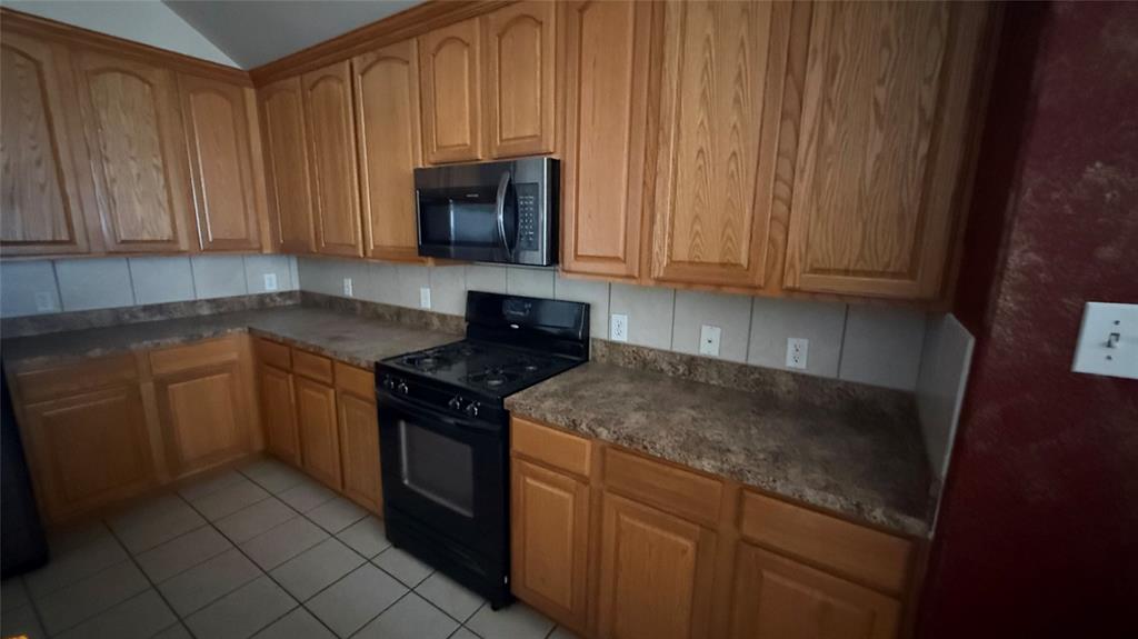 8409 Laughing Waters Trail Property Photo 8