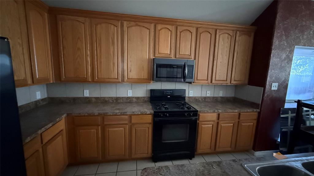 8409 Laughing Waters Trail Property Photo 10