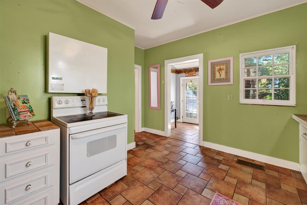 1018 Grand Avenue Property Photo 12