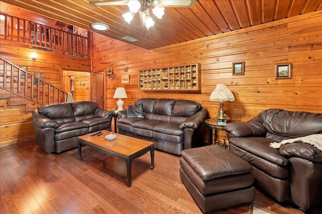 1135 County Road 2332 Property Photo 11