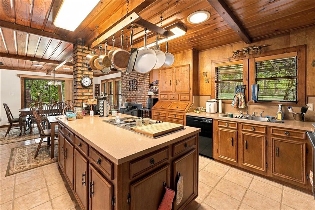 1135 County Road 2332 Property Photo 15
