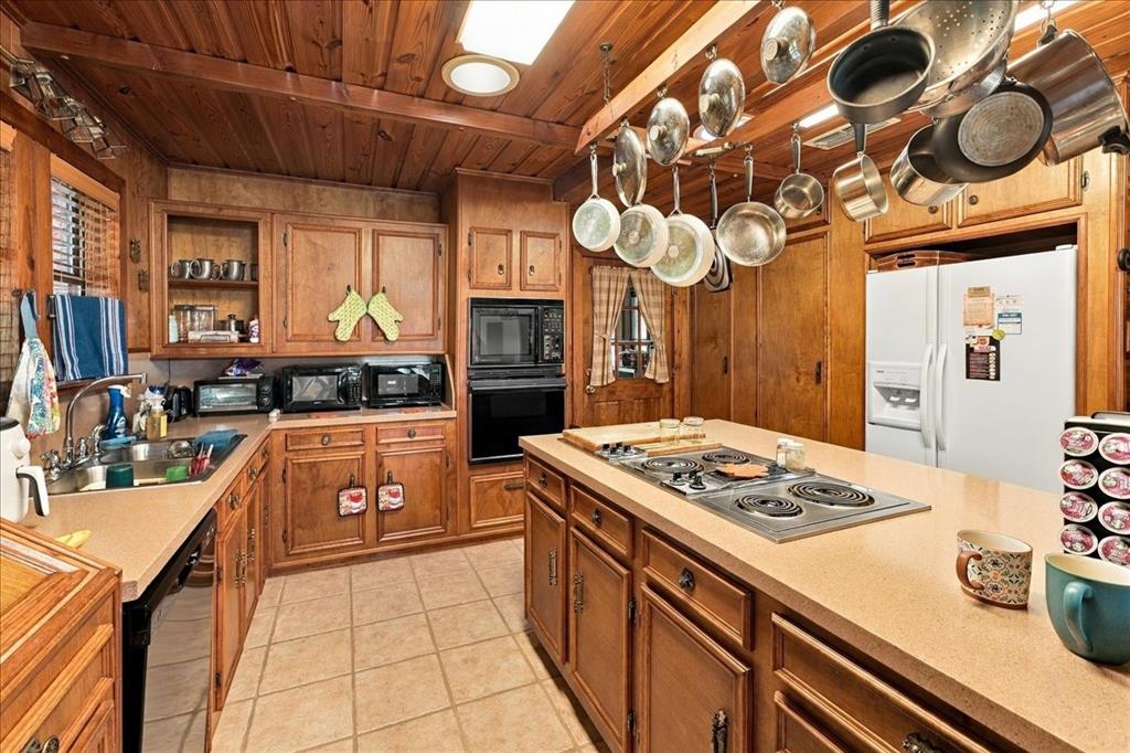 1135 County Road 2332 Property Photo 16
