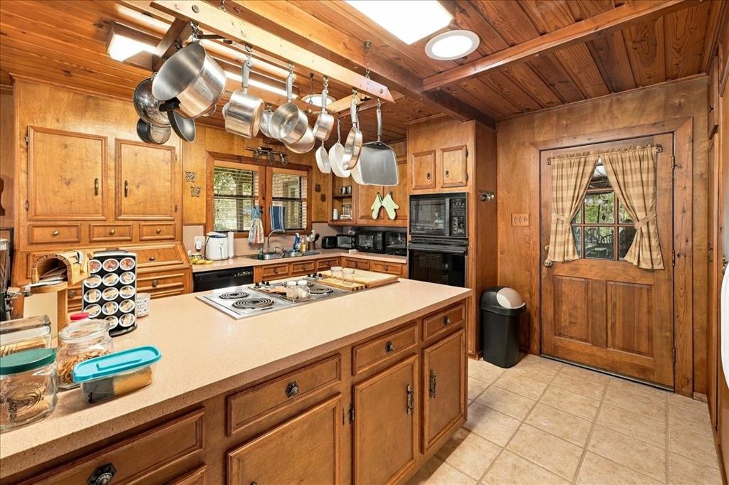 1135 County Road 2332 Property Photo 17