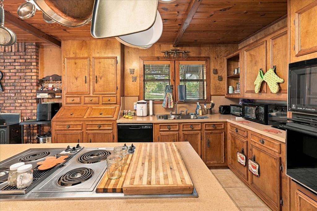 1135 County Road 2332 Property Photo 18