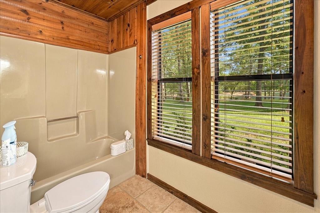 1135 County Road 2332 Property Photo 22
