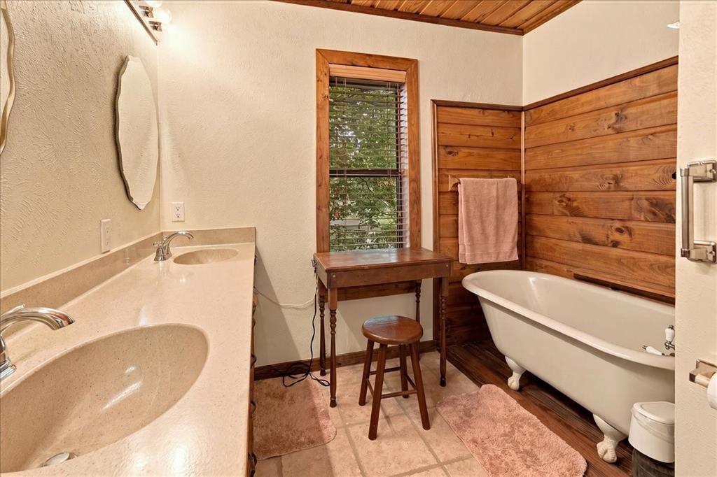 1135 County Road 2332 Property Photo 30