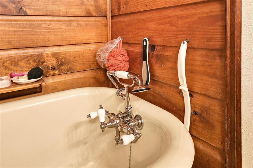 1135 County Road 2332 Property Photo 32