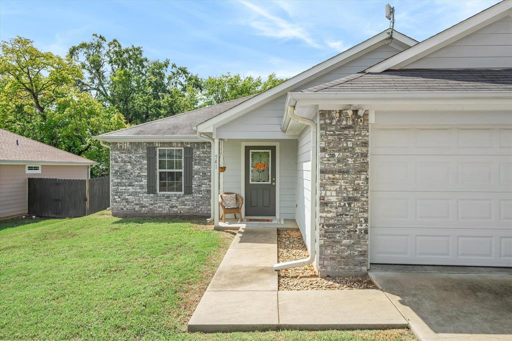 541 Foster Property Photo 2