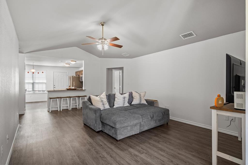 541 Foster Property Photo 3