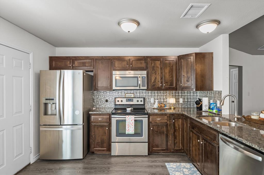 541 Foster Property Photo 6