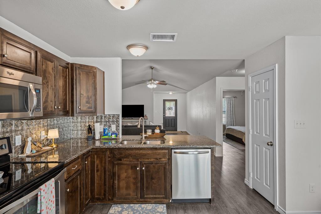 541 Foster Property Photo 7