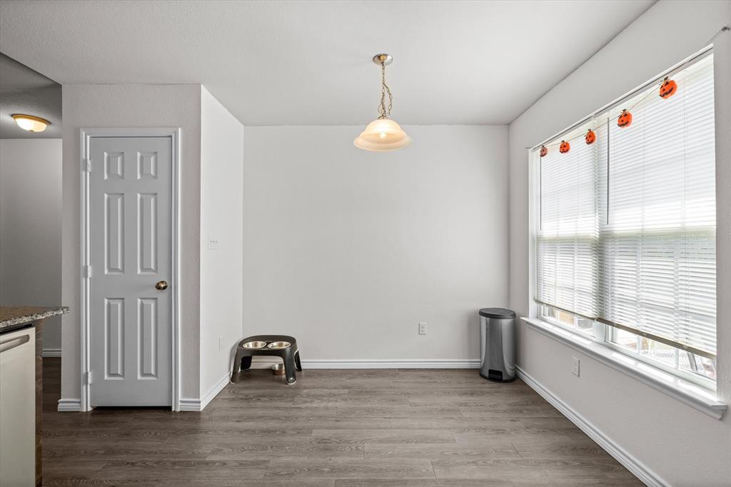 541 Foster Property Photo 8