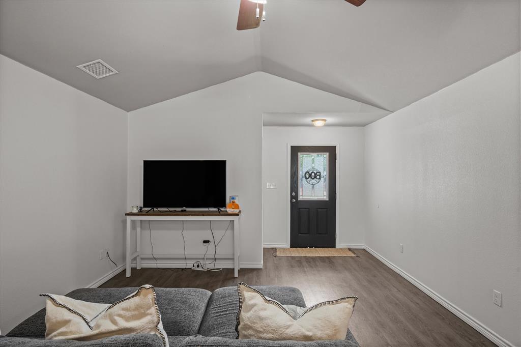 541 Foster Property Photo 10