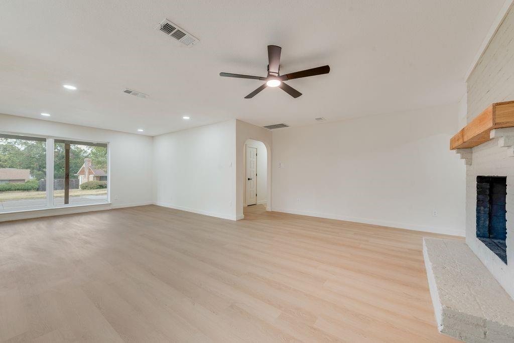 804 Brook Valley Lane Property Photo 4