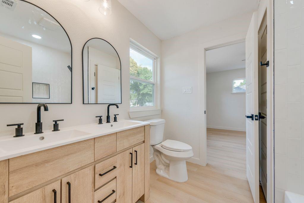 804 Brook Valley Lane Property Photo 16