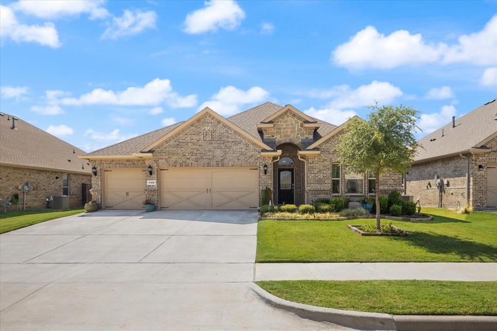1109 Whispering Hill Drive Property Photo 1