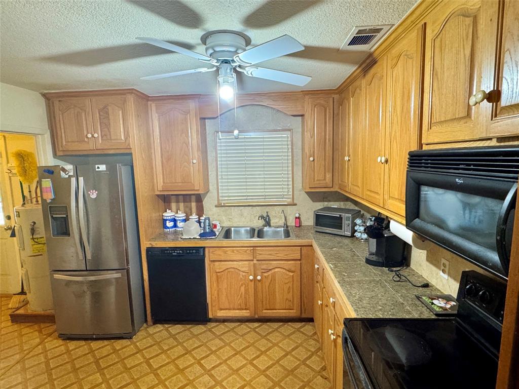 10122 Ash Cove Property Photo 6