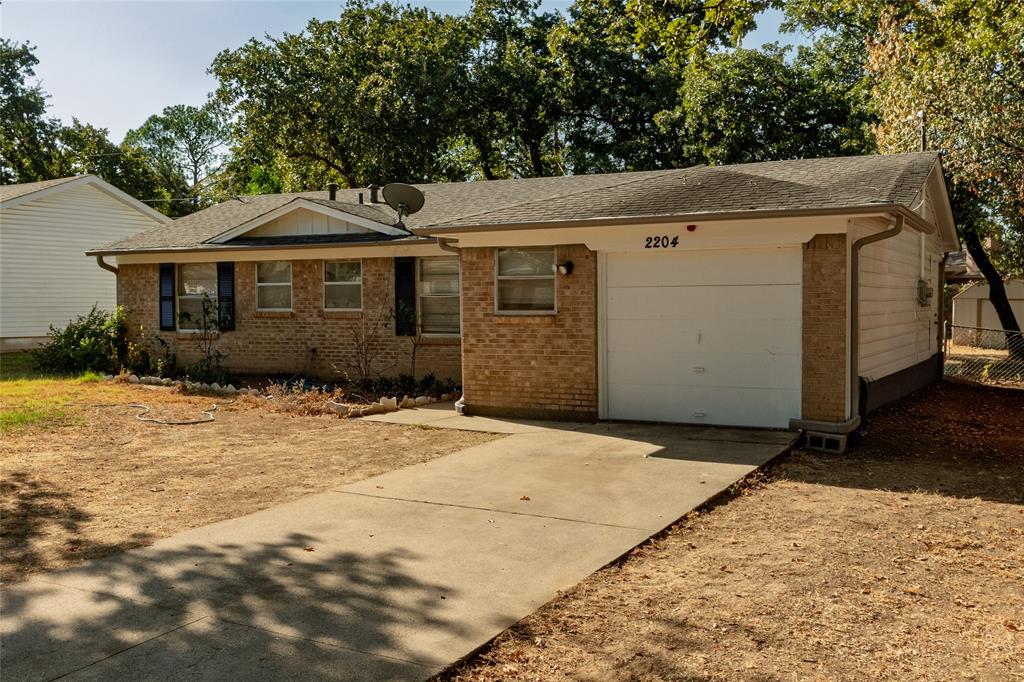 2204 Cales Drive Property Photo 1