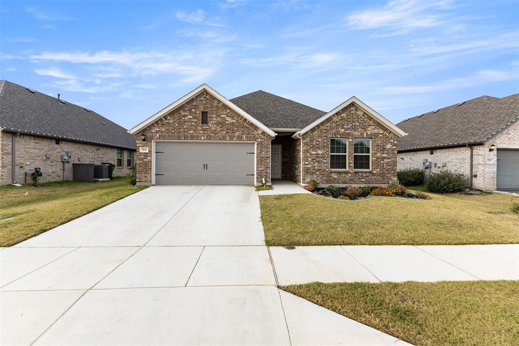 7537 Prairie Holly Lane Property Photo 1