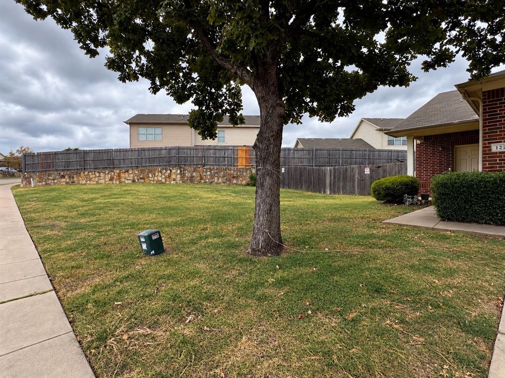 1225 Grand Central Parkway Property Photo 2