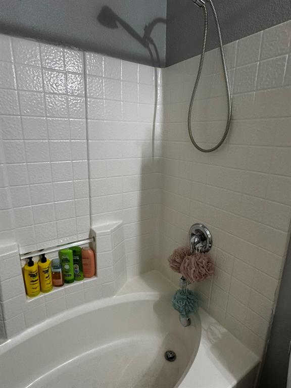 1225 Grand Central Parkway Property Photo 9