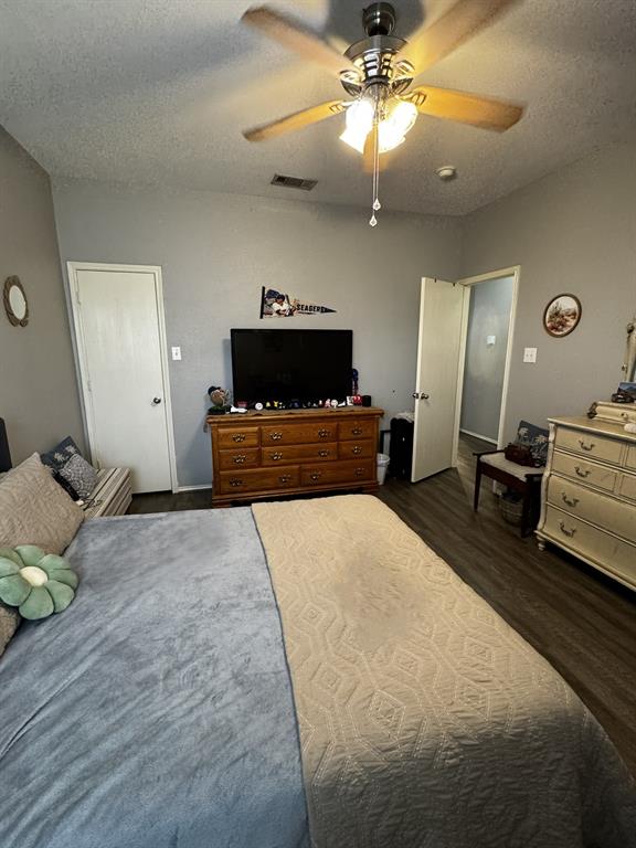 1225 Grand Central Parkway Property Photo 11