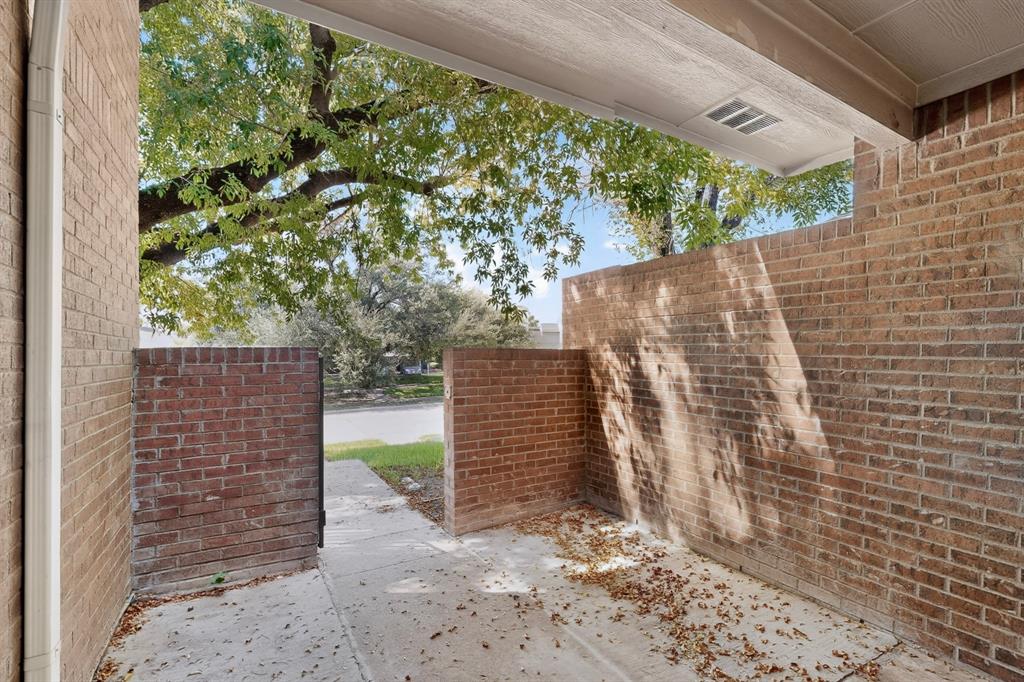 829 Summercreek Drive Property Photo 2