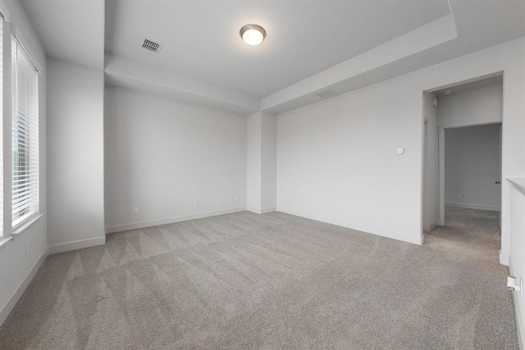 3033 Elmwood Street Property Photo 27