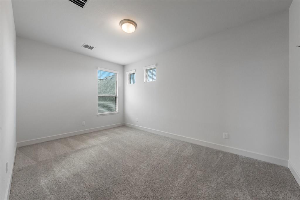 3033 Elmwood Street Property Photo 29