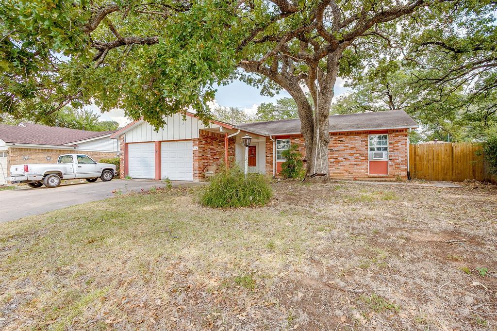 915 Cherry Laurel Lane Property Photo 2