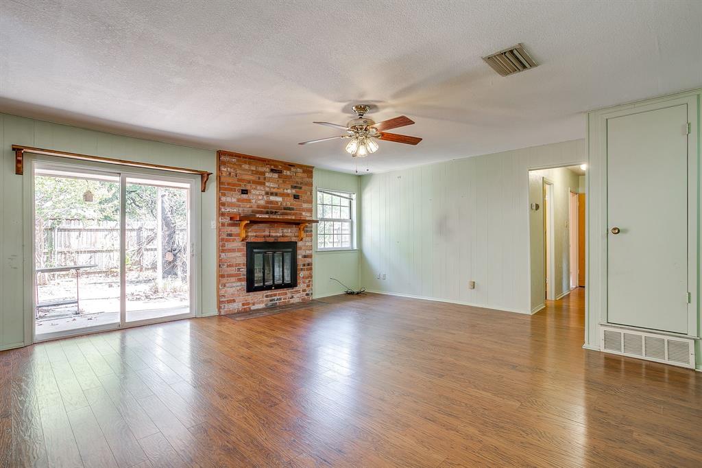 915 Cherry Laurel Lane Property Photo 6