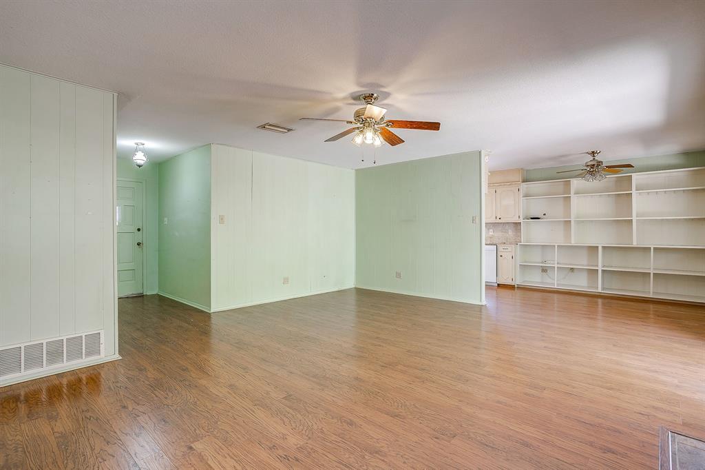 915 Cherry Laurel Lane Property Photo 7