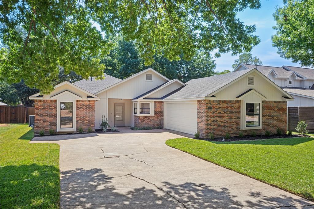 2237 Oak Bluff Drive Property Photo 1