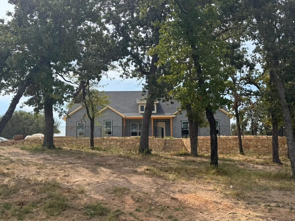 121 Oak Grove Way Property Photo 1