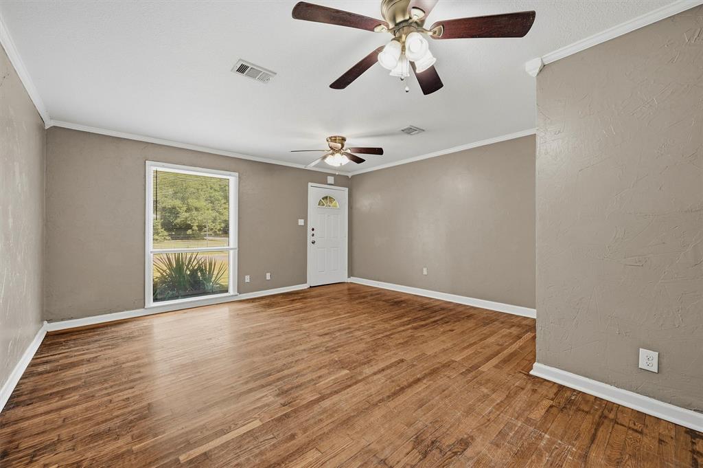 302 W Dexter Street Property Photo 5