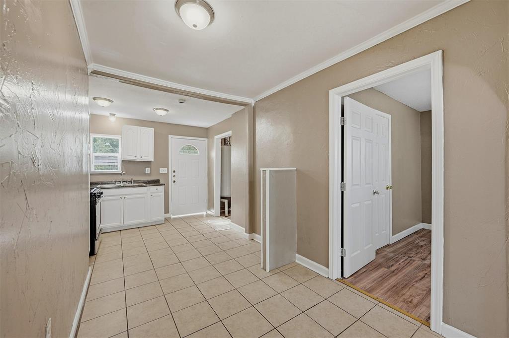 302 W Dexter Street Property Photo 6