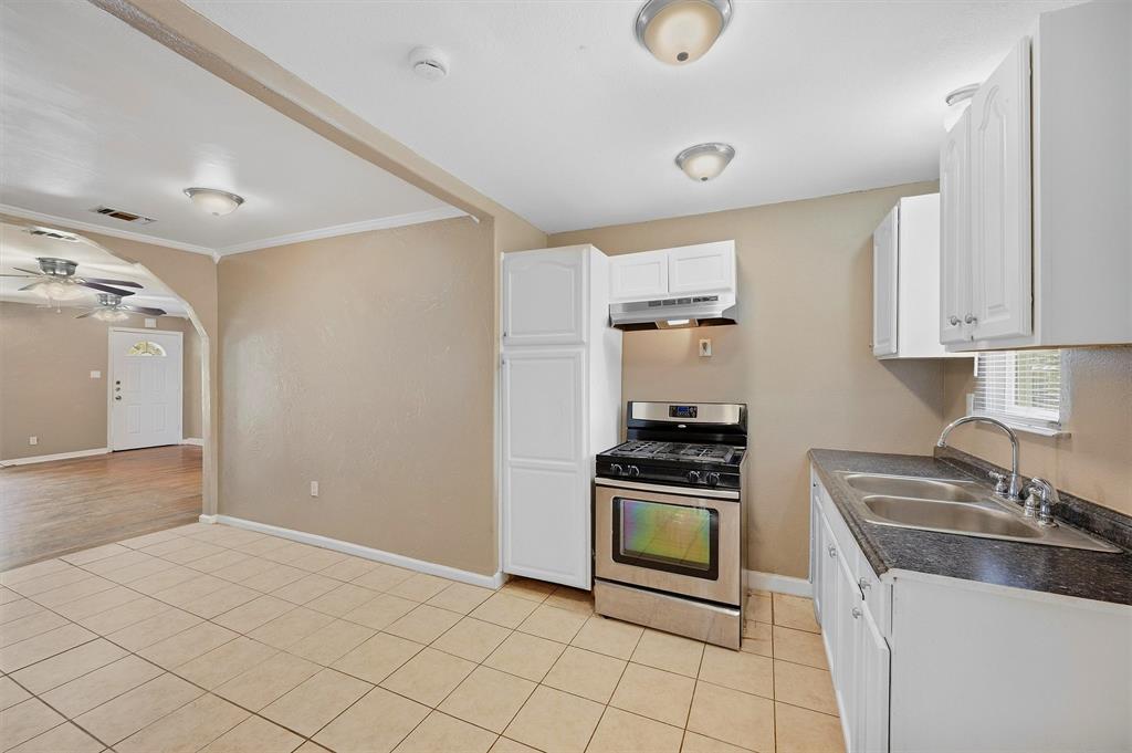 302 W Dexter Street Property Photo 9