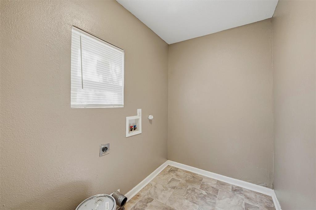 302 W Dexter Street Property Photo 10