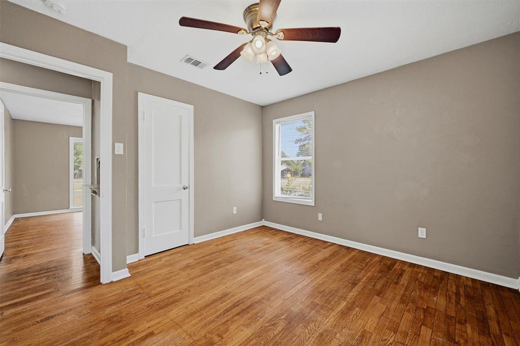 302 W Dexter Street Property Photo 15