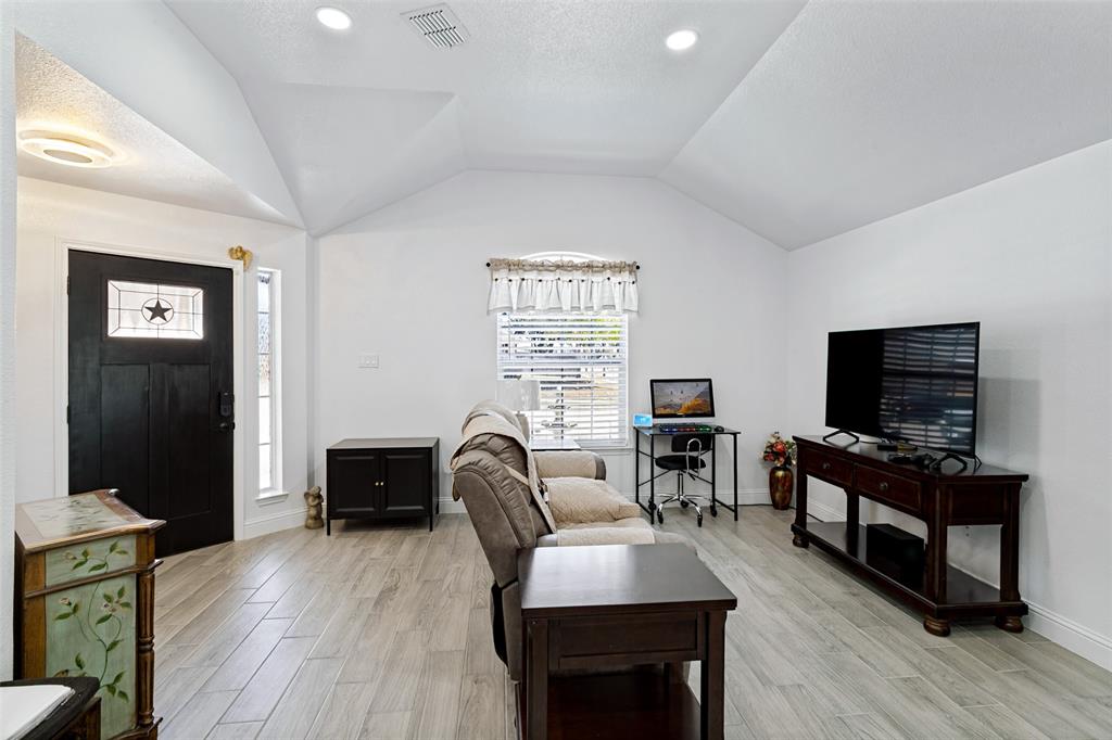 3724 Chapin Court Property Photo 2