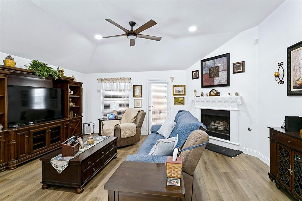 3724 Chapin Court Property Photo 6