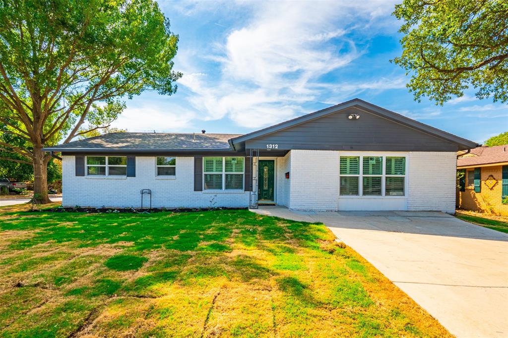 1312 E Mitchell Street Property Photo 1