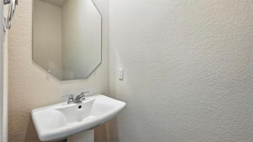621 Newland Court Property Photo 1