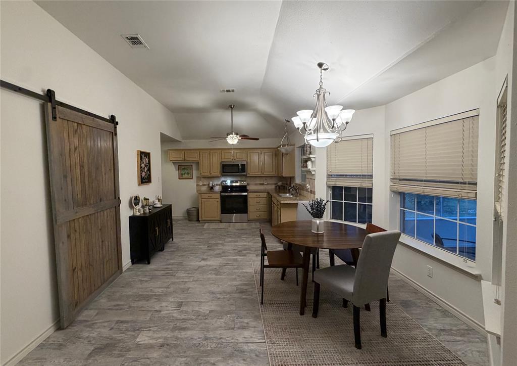 1107 Oxford Drive Property Photo 3