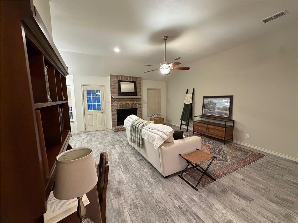 1107 Oxford Drive Property Photo 5