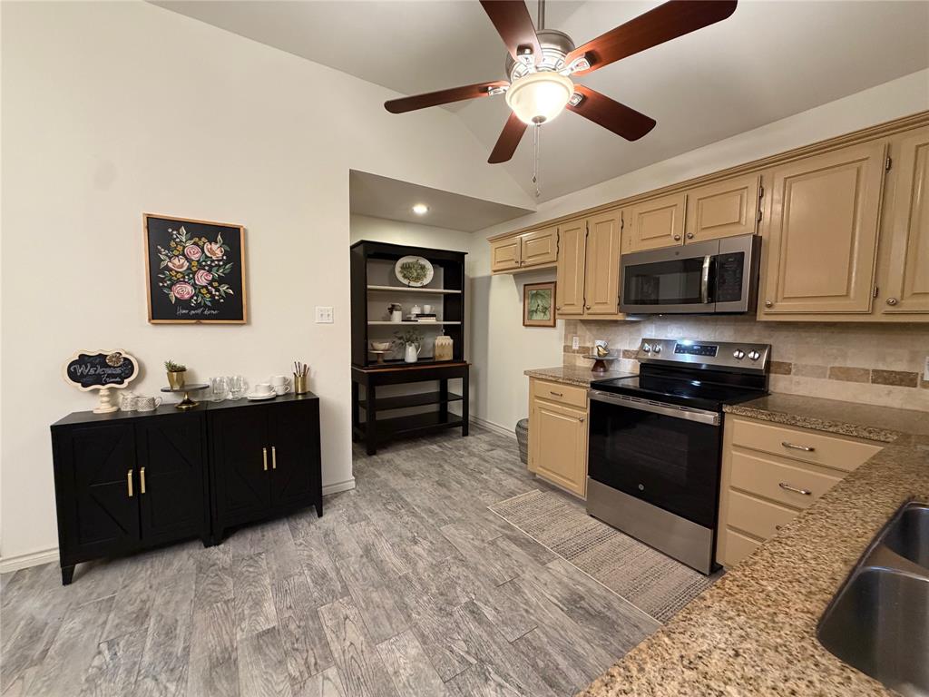 1107 Oxford Drive Property Photo 6