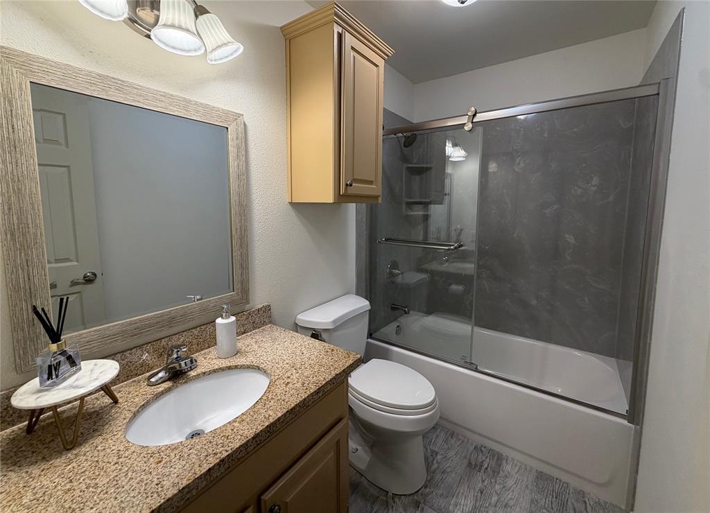 1107 Oxford Drive Property Photo 9