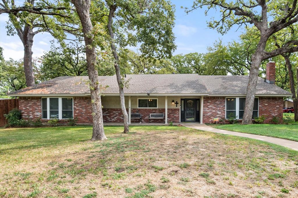 1001 Whispering Oak Court Property Photo 1