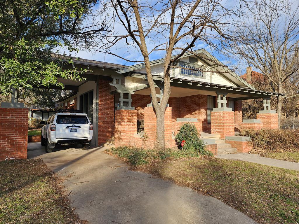 901 4th Avenue Property Photo 1