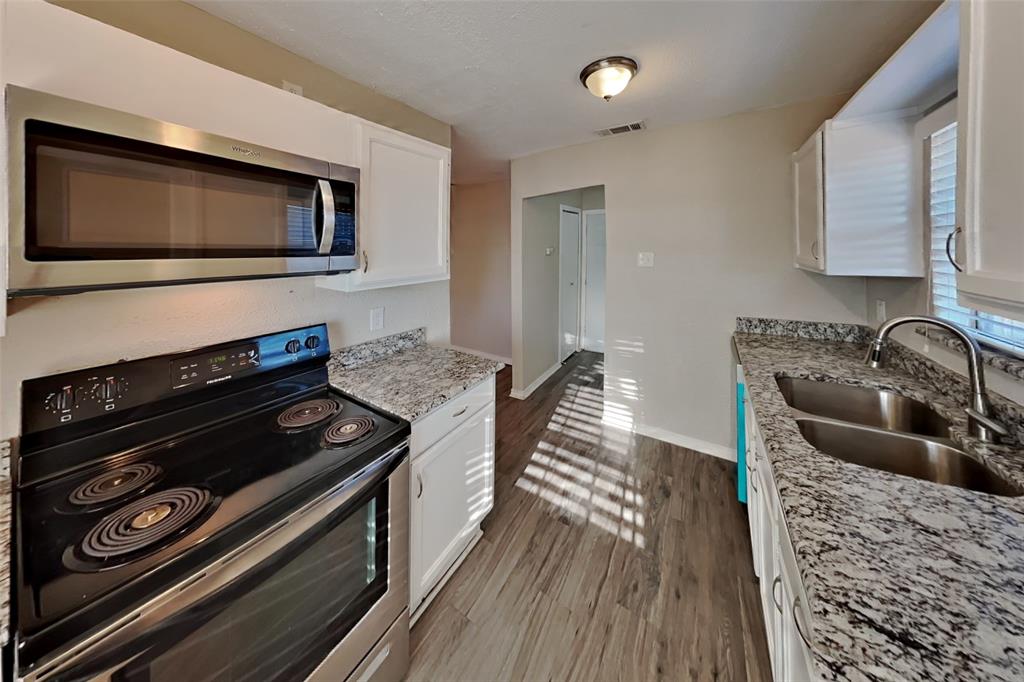 3905 Branch Hollow Drive Property Photo 6